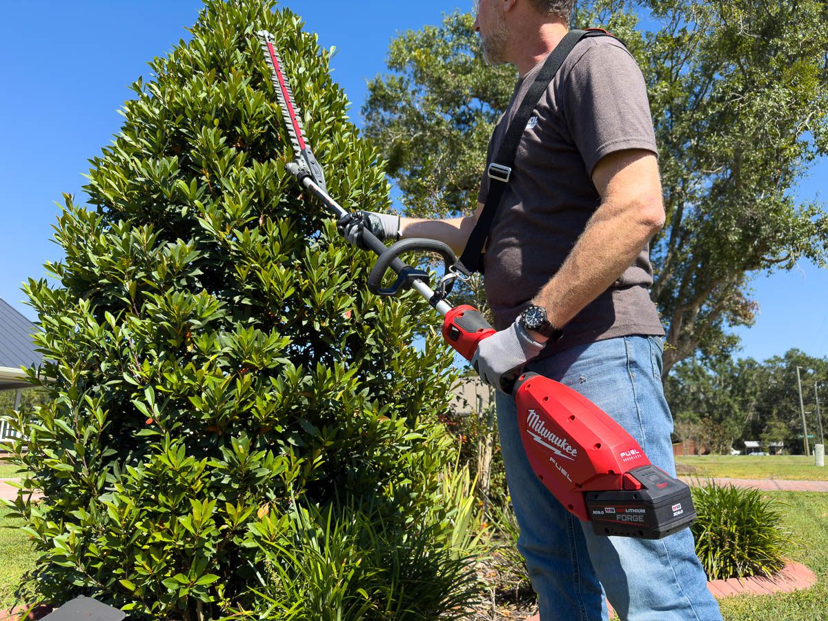 Milwaukee M18 Fuel Articulating Hedge Trimmer
