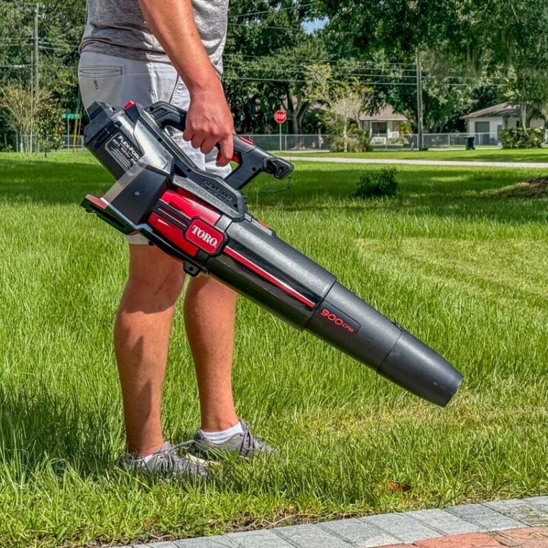 Third Place Cordless Leaf Blower: Toro 51827