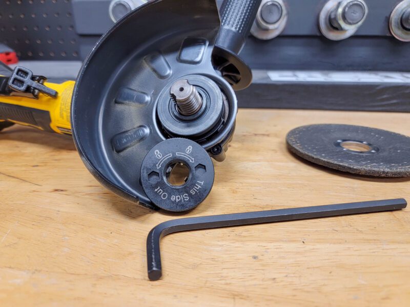 Tool-free disc changes