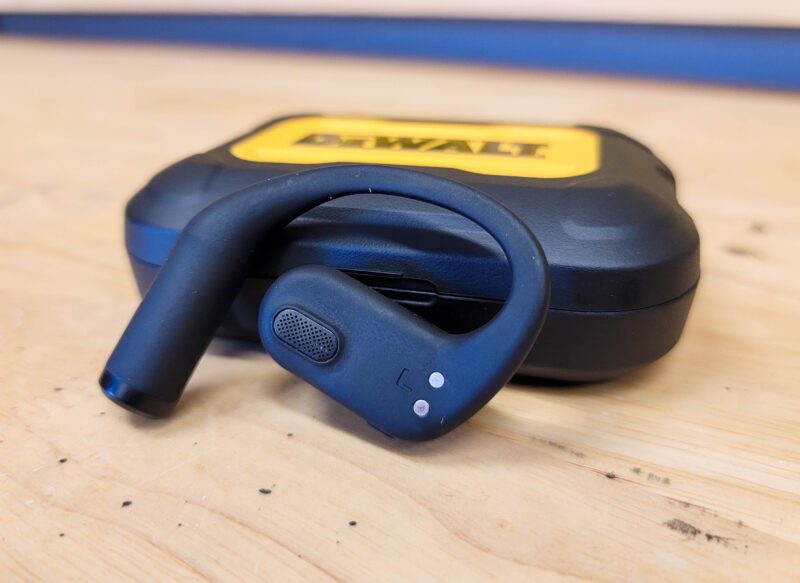 Ear hook and speaker