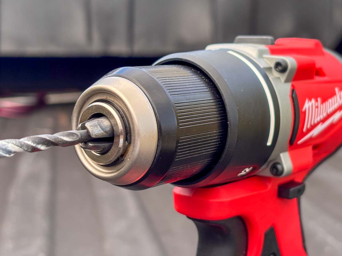 How to Use a Keyless Drill Chuck